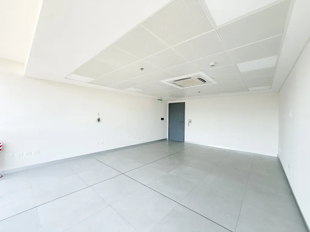 ✨ALQUILO OFICINA PREMIUM EN EL EDIFICIO SKY PARK 3, ZONA EJE CORPORATIVO ✨ — foto 2