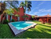 VENDO CASA CON AMPLIO PATIO Y PISCINA EN BARRIO SAN VICENTE