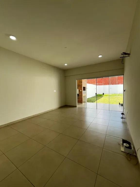 VENDO DUPLEX EN MARIANO BARRIO CONCORDIA COD 5655 PRECIO: 580.000.000 GS COMODIDADES Herm — Foto 2