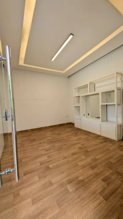 ALQUILO LOCAL COMERCIAL EN ZONA ESTRATEGICA - a 5 min del shopping del sol — foto 2