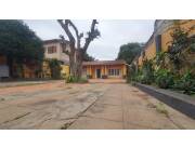 Alquilo amplia Casa colonial de 3 dormitorios en barrio Molino de Luque zona CIT