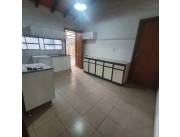 Alquilo Casa amplia de 3 dormitorios en barrio Villa Adela de Luque