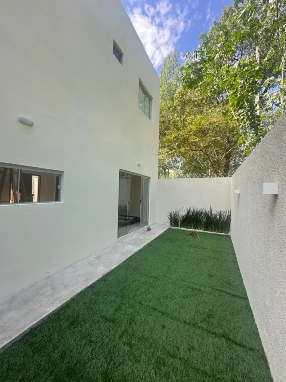 VENDO DUPLEX EN LAMBARÉ — foto 3