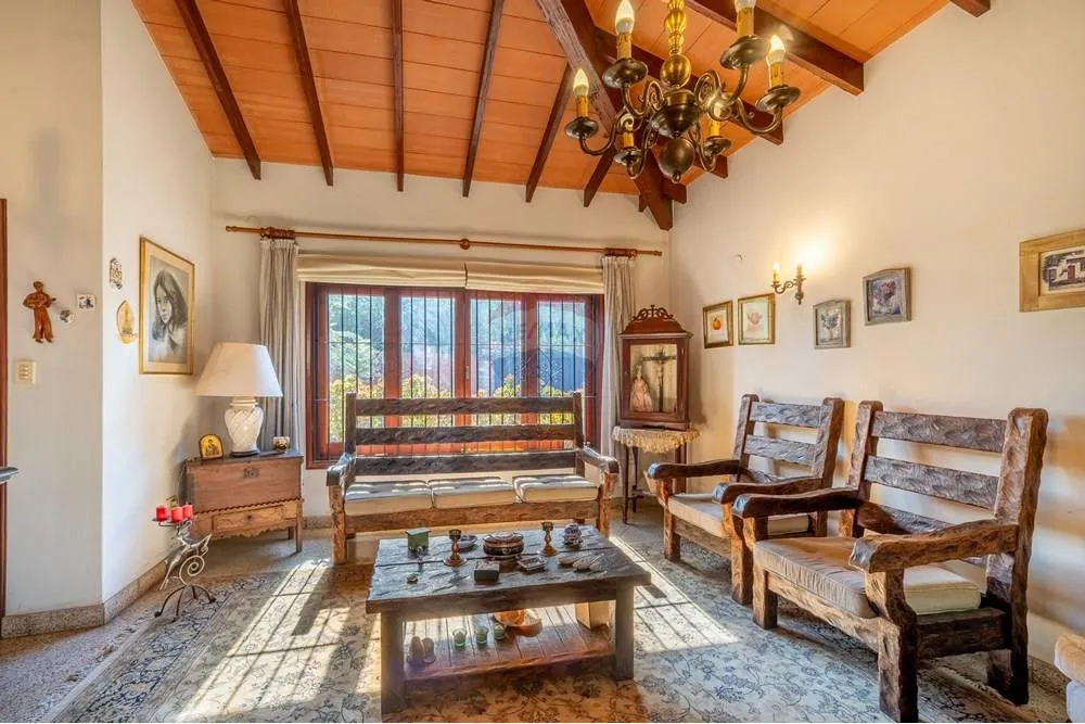 Amplia vivienda Estilo colonial en B° Nazareth — foto 3