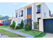 VENDO DÚPLEX ESTILO TOSCANO DE 3 DORM, ZONA DEL YACHT Y GOLF CLUB, LAMBARÉ