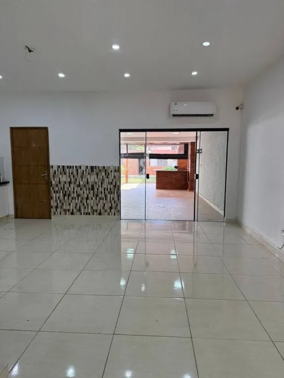 VENDO DUPLEX EN LAMBARÉ, BARRIO VALLE APU’A — foto 3