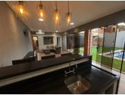En venta casa reformada en Condominio Boulevard Loma alta, rodeado de un jardín arbolado