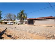 Casa con local comercial en esquina /Villa Ofelia