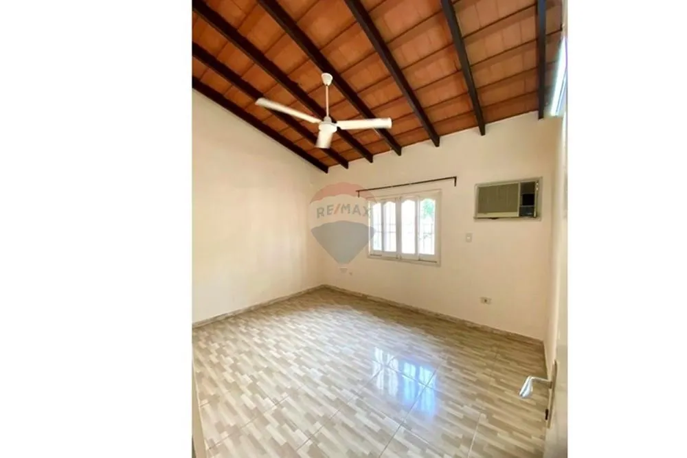 CASA EN VENTA EN LOMA PYTA — Foto 3