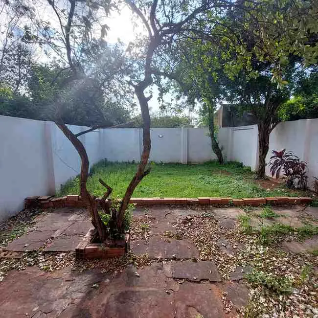 VENDO CASA EN ASUNCIÓN A MEDIA CUADRA DE ACUÑA DE FIGUEROA (5TA) - BARRIO OBRERO. — foto 2