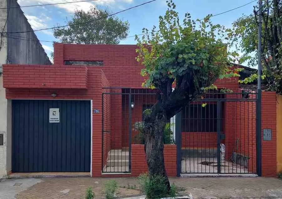 VENDO CASA EN ASUNCIÓN A MEDIA CUADRA DE ACUÑA DE FIGUEROA (5TA) - BARRIO OBRERO. — foto 3