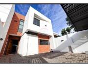 VILLA MORRA, RECOLETA: 208M2, CASA PAREADA A ESTRENAR, 3 DORMIT, JARDÍN, UNA BELLEZA!!