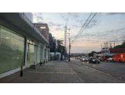 ESPACIOSO SALON COMERCIAL ZONA 4 MOJONES. SOBRE ACCESO ZUR. UNICO!!