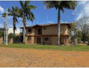 EN VENTA AMPLIA CASA EN ESQUINA EN LAMBARÉ, A 2 CUADRAS DEL COLEGIO NUEVO HORIZONTE