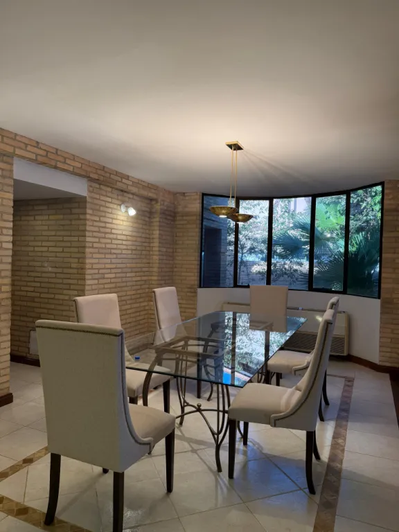 ESPECTACULAR CASA LUJOSA EN EL COUNTRY SOBRE CANCHA DE GOLF — foto 2