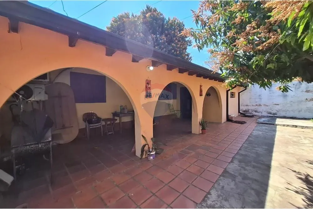 VENDO CASA CON AMPLIO TERRENO EN BARRIO SAN ISIDRO, LAMBARÉ — foto 2