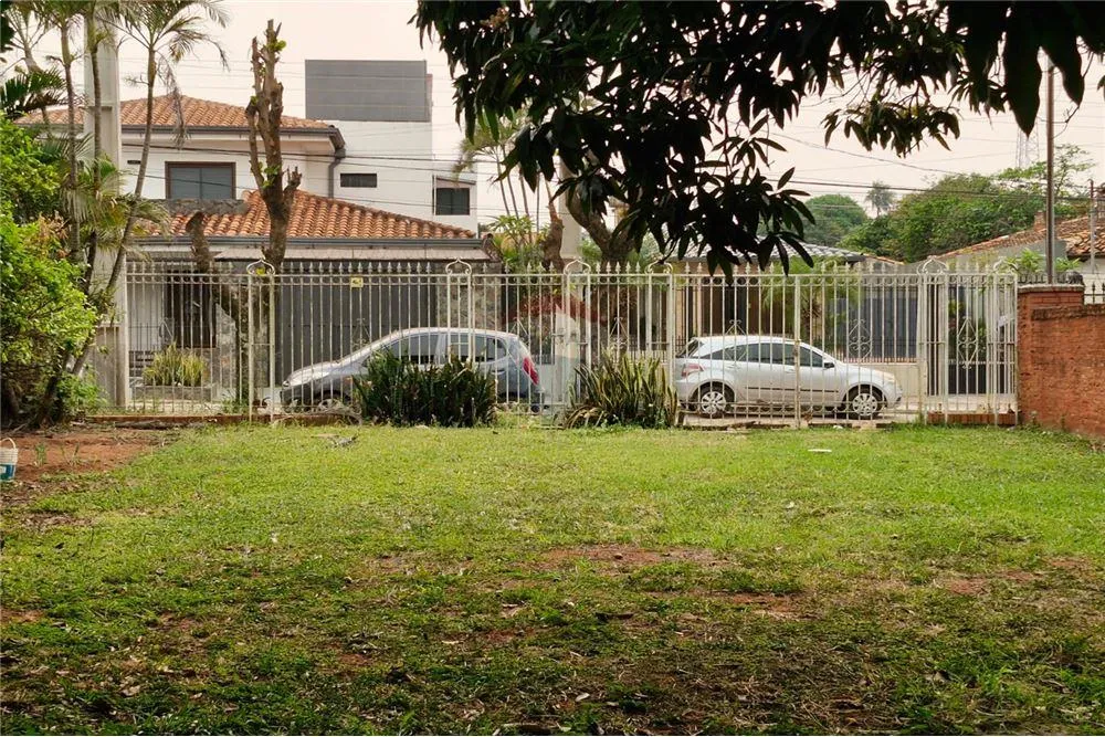 VENDO AMPLIO TERRENO A MEDIA CUADRA DE MÉDICOS DEL CHACO, LAMBARÉ LÍMITE CON ASUNCIÓN — foto 2