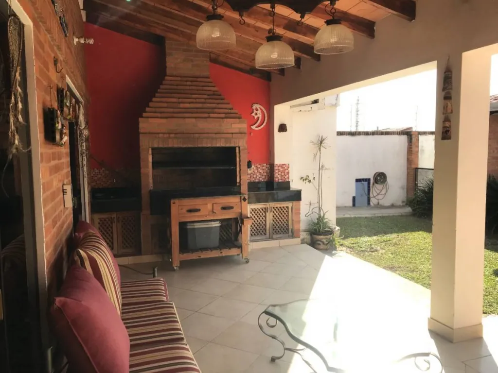 VENDO HERMOSA Y AMPLIA CASA EN BARRIO SAJONIA, CON 4 DORMITORIOS. EXCELENTE UBICACIÓN!!! — foto 3