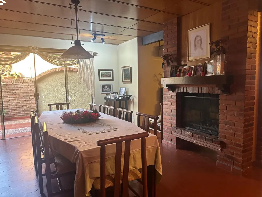 VENDO CASA A PASOS DE LA AVDA MCAL LOPEZ — foto 3