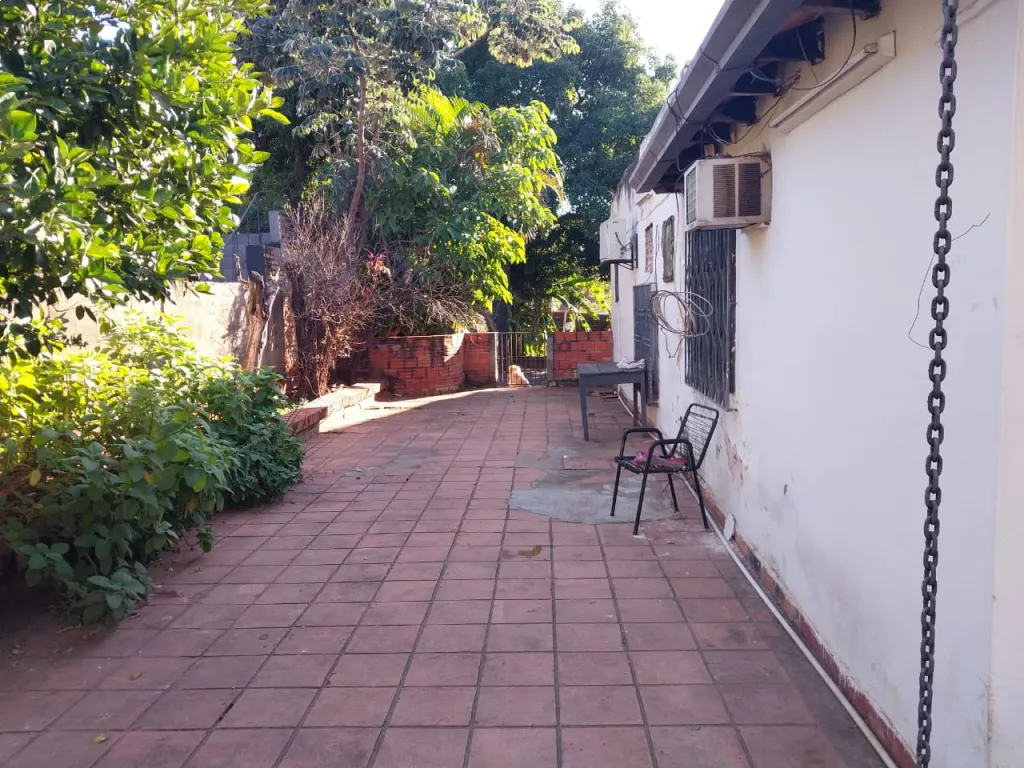Vendo casa a refaccionar o demoler en Cuarto Barrio Luque — foto 3