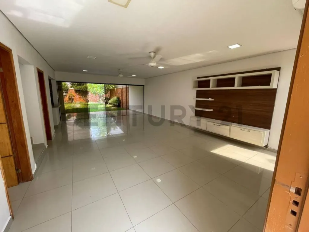 VENDO CASA EN LUQUE A 2 CUADRAS DE LA AVDA CAMPO VIA — foto 2