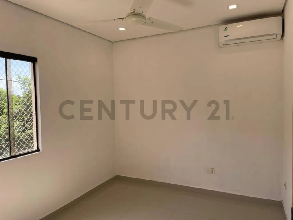 VENDO CASA EN LUQUE A 2 CUADRAS DE LA AVDA CAMPO VIA — foto 3