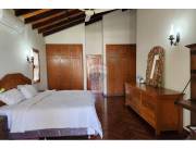 RESIDENCIA FRENTE AL LAGO YPACARAI SAN BERNARDINO