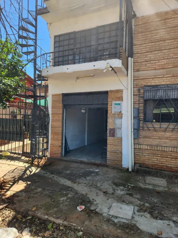 Salón amplio con excelente ubicación a 50 mts del Hospital San Pablo — foto 3