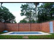 SE VENDE  𝘼𝙈𝙋𝙇𝙄𝙊 𝘿𝙐𝙋𝙇𝙀𝙓 𝙀𝙉 𝙇𝙐𝙌𝙐𝙀 CON PISCINA Y 3 HABITACIONES