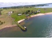 VENDO CASA C/PISCINA Y PLAYA PRIVADA EN COUNTRY Paraqvaria Aero y Marina Club-CNEL.BOGADO