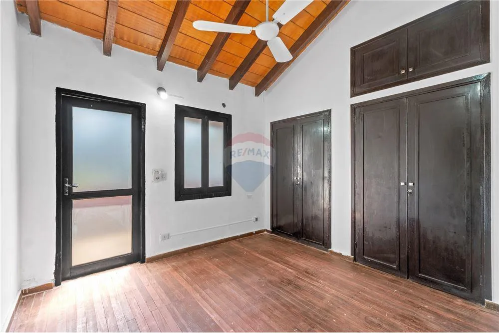 VENDO CASA AMPLIA ESQUINA-BARRIO MBURUCUYA IDEAL PVIVIENDA O COMERCIO — foto 3