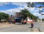 Vendo esquina potencial para negocio/ hogar a pasos del Dante Alighieri