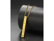 Collar mezuzah disponible el dorado y plateado