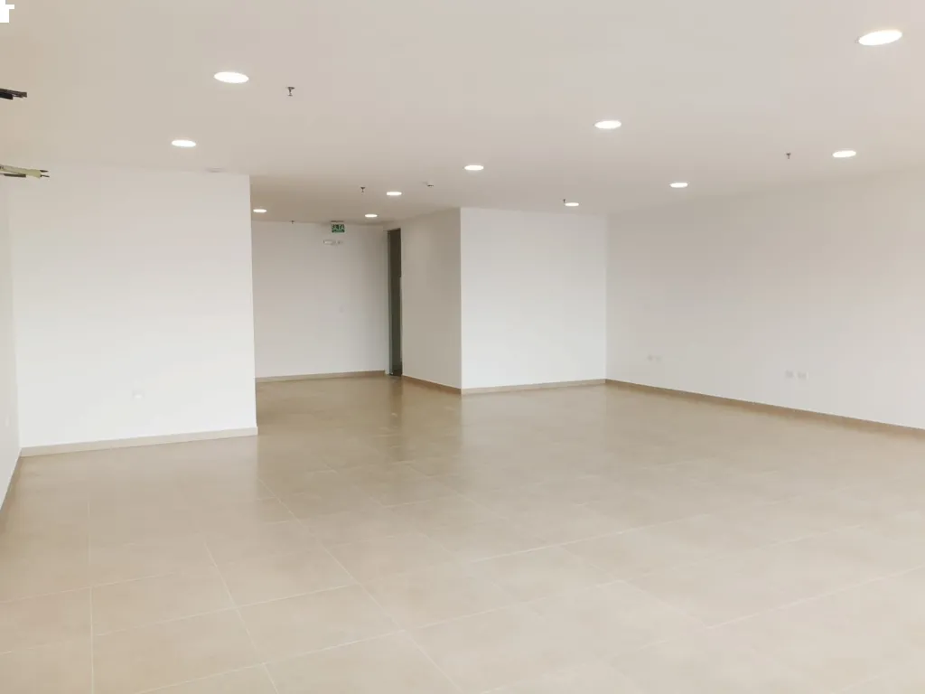 INVERTÍ SEGURO! GRAN OFICINA EN ELEGANTE EDIFICIO — foto 2