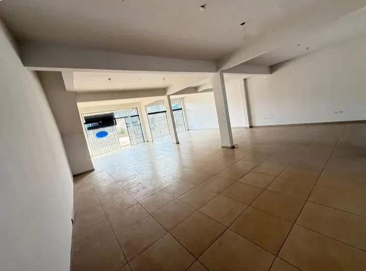 Alquilo salon comercial cod 4321. Iva incluido — foto 3