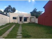 Alquilo Casa de 2 dormitorios en Lambare Barrio Valle Apua zona Plaza Itambey