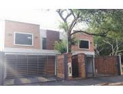 Alquilo Duplex de 3 dormitorios con piscina en Villa Adela de Luque zona Boulevard