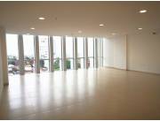 INVERTÍ SEGURO! GRAN OFICINA EN ELEGANTE EDIFICIO