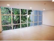 OFICINA EN IMPONENTE EDIFICIO, IDEAL PARA INVERTIR