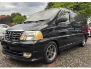 VENDO TOYOTA GRAN HIACE DE 5 PUERTAS RECIEN IMPORTADO TURBO DIESEL FULL EQUIPO FINANCIO.