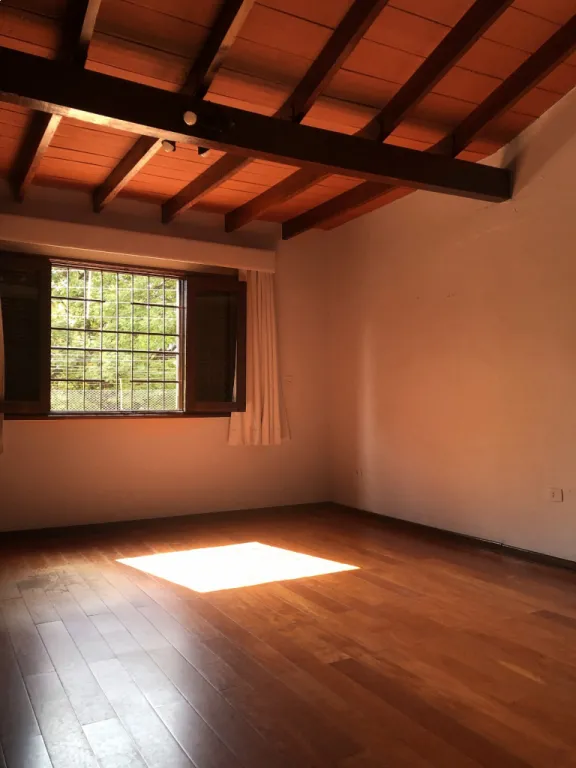 Casa en venta en barrio Mburucuya de 4 dorm. — foto 2