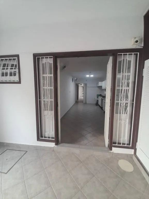 ALQUILO CASA PARA OFICINA CON PCI APROBADO ZONA IPS — photo 2