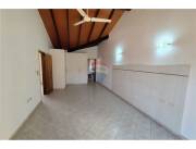 VENDO AMPLIA CASA EN ZONA PLAZA MADERO