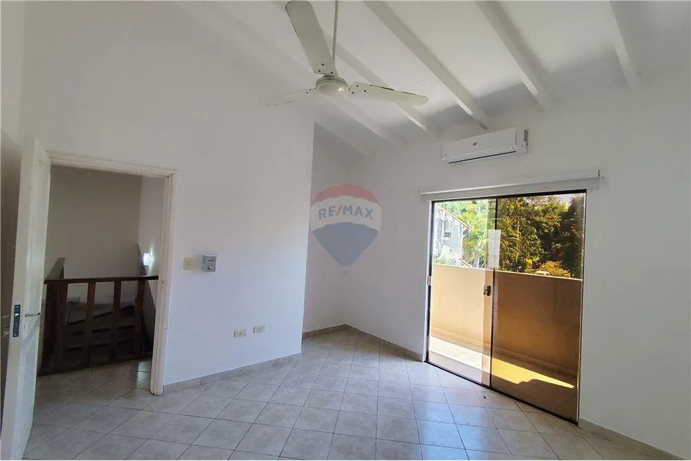 VENDO AMPLIA CASA EN ZONA PLAZA MADERO — foto 2
