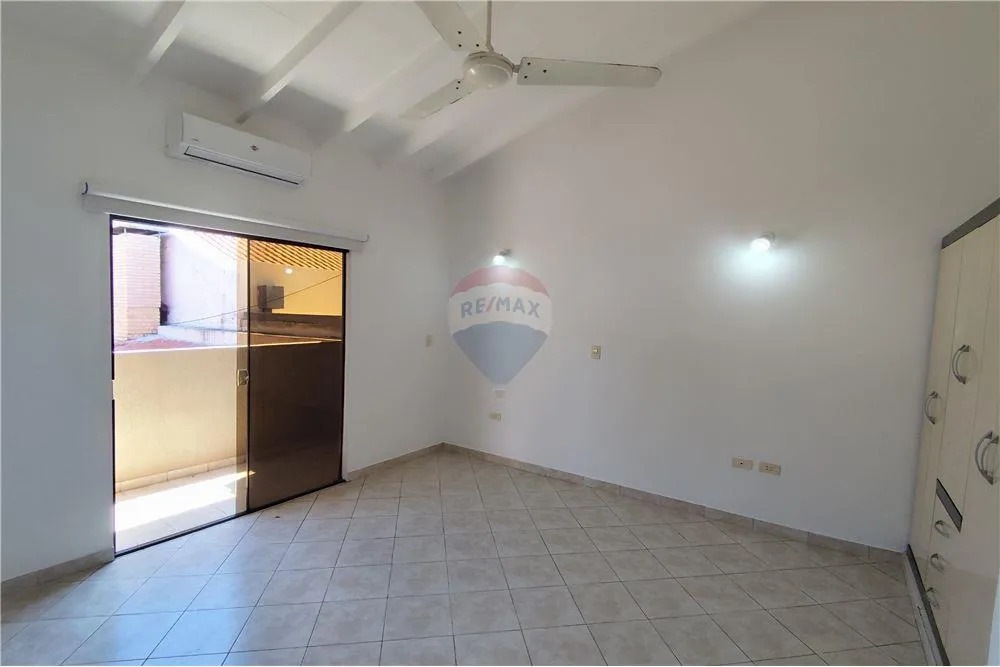VENDO AMPLIA CASA EN ZONA PLAZA MADERO — foto 3
