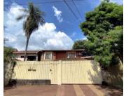 Vendo casa a precio de terreno en Barrio Ykua Sati de Asunción