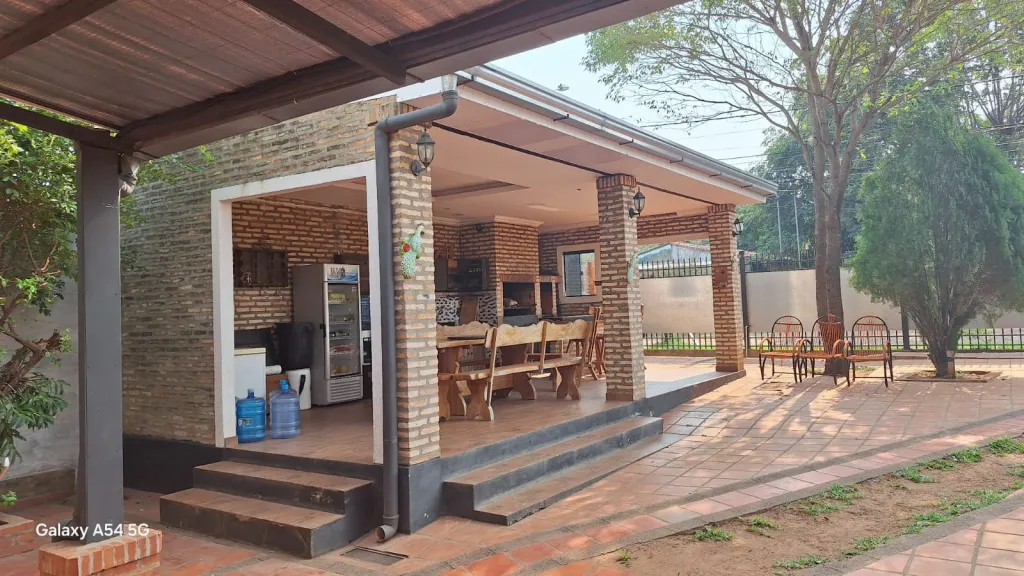 Oferto amplia y bella residencia en venta en zona del Palacio de Justicia de San Lorenzo — foto 3