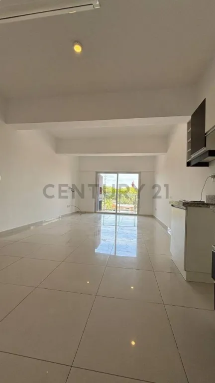 AMPLIO DEPARATMENTO DE 2 DORMITORIOS EN SUITE EN BARRIO JARA EN ALQUILER — foto 2