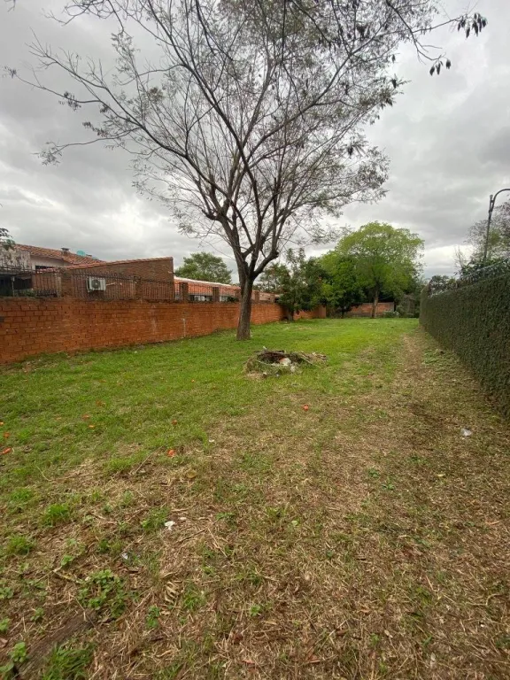 VENDO AMPLIO TERRENO DE 870m2 EN LUQUE. ZONA CIT — foto 3