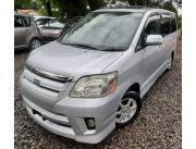 VENDO IMPONENTE TOYOTA NOAH AÑO 2005 RECIEN IMPORTADO CON DOBLE TECHO SOLAR FULL EQUIPO.